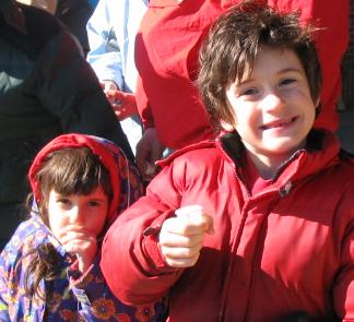 kids trying maple syrup